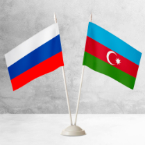 Настольные флаги России и Азербайджана на пластиковой подставке